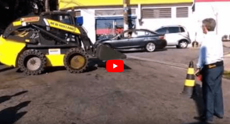 Operação de Mini Carregadeira por Controle Remoto