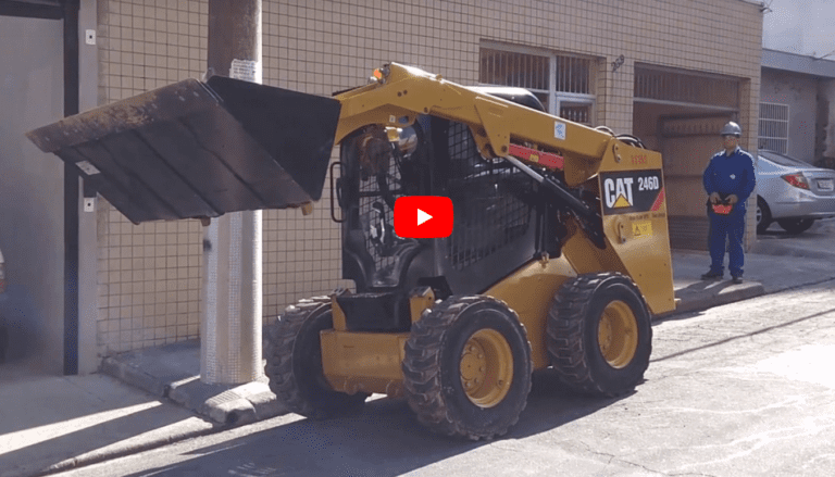 Operação de Mini Carregadeira por Controle Remoto – 3